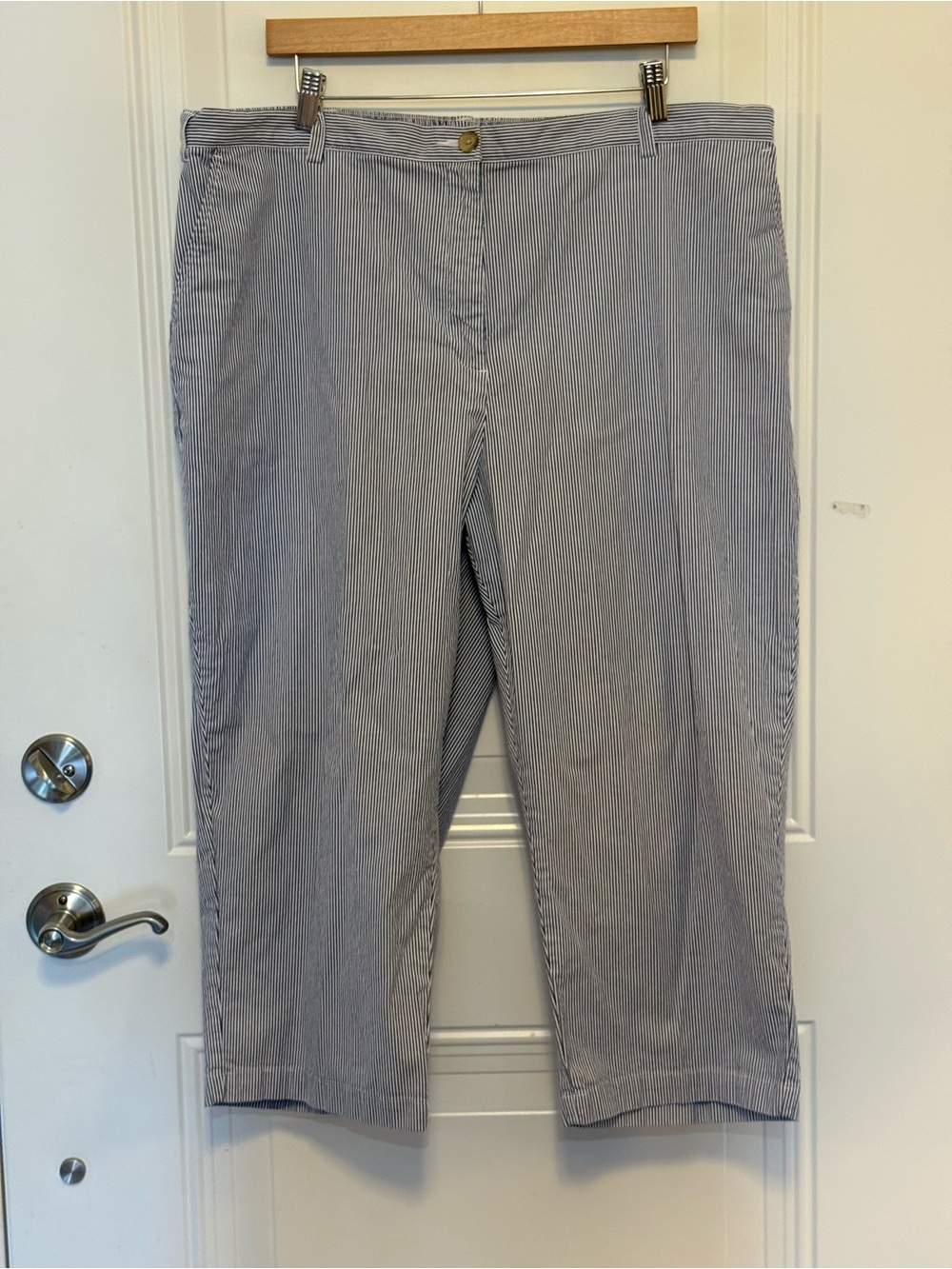 Lands End capri in seersucker fabric